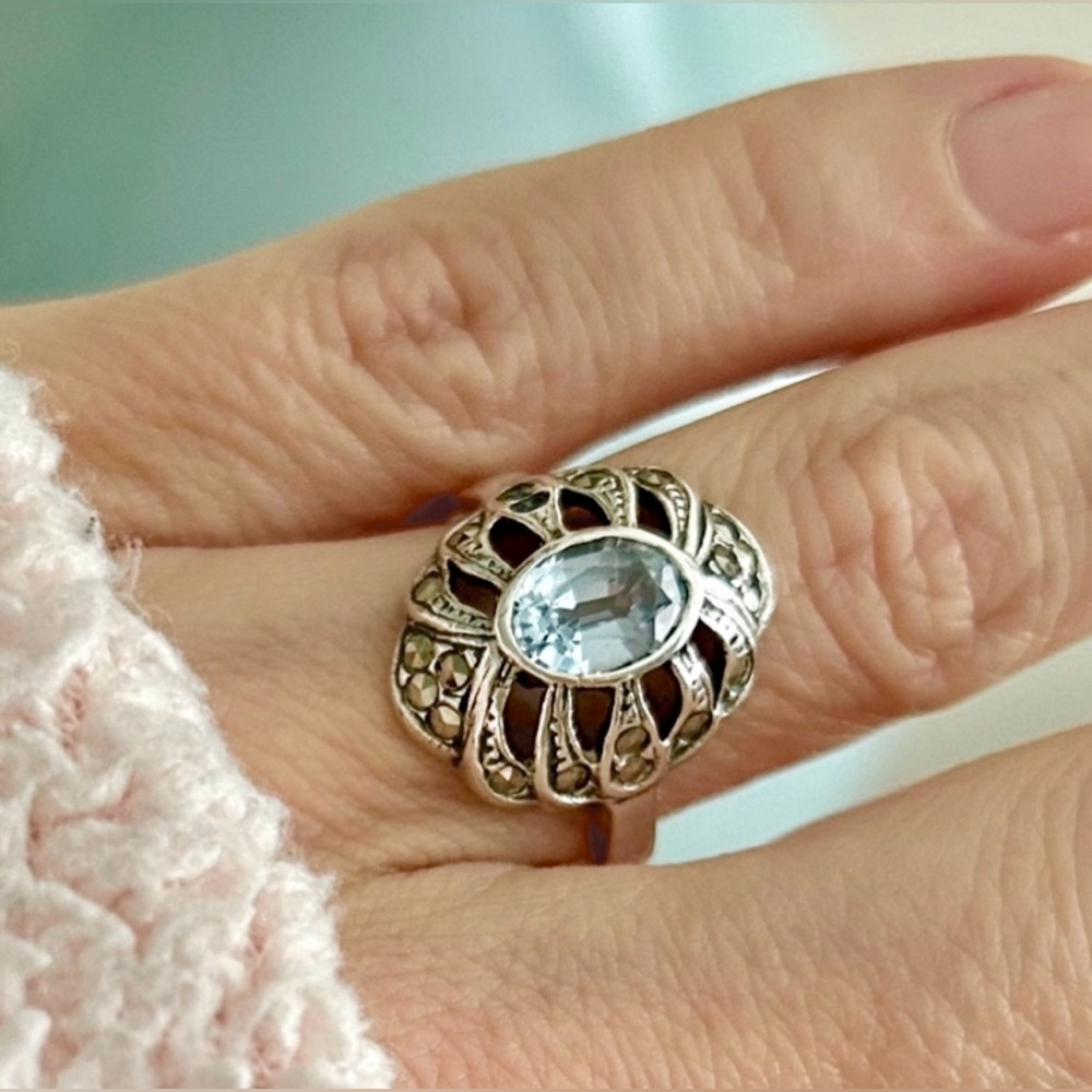 Vtg Sky Blue Topaz & Marcasite Sterling Silver Ring